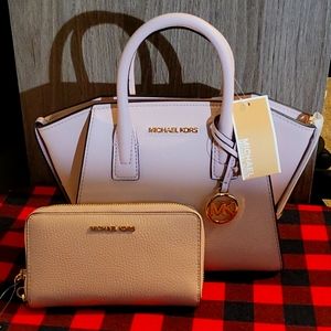 Michael kors purse and matching wallet